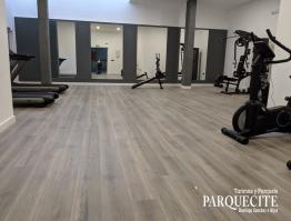 TARIMA LAMINADA AC5 KRONOTEX COTTAGE ROBLE CAROLINA EN GIMNASIO EN VALDEMORO(MADRID)